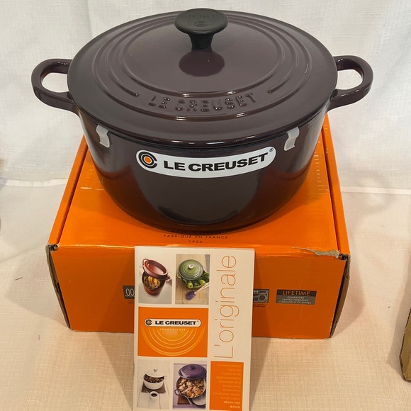 Le Creuset Cassis Cast Iron  Cocotte Round Casserole 3.5 Quart RARE Color - Picture 1 of 8